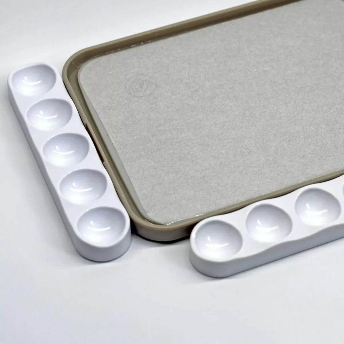 Redgrass Everlasting Wet Palette Painter Lite Special Book Edition – Miniature painting palette from Game Roost NZ